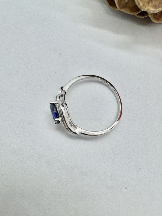 Сребърен пръстен със синтетичен сапфир