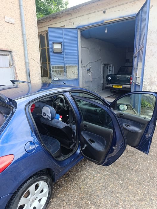 Peugeot 206 2002г. 1.4 бензин