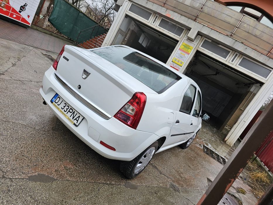 Vând Logan 2013, 1.2 benzina. Varianta cu A.C. și servo.