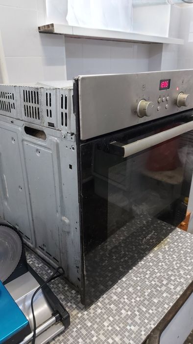 Встроенный духовой шкаф