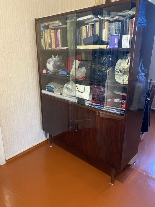 Продам сервант и книжный шкаф