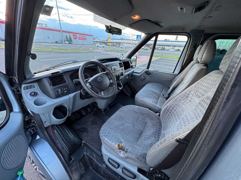Ford Transit 9 locuri 2.2CDTi aer conditionat