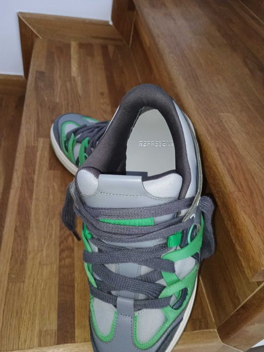 Adidași originali Represent