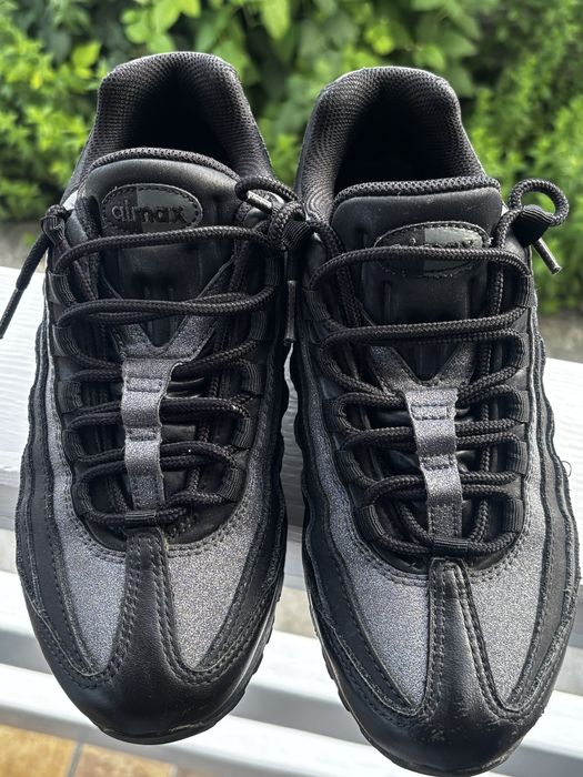 Vand adidasi Nike Air max