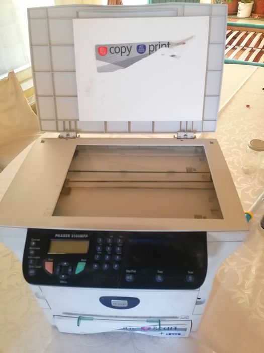 Vând imprimantă Xerox
