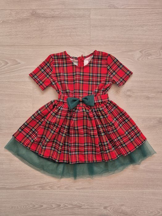 Много запазени Коледни рокли за момиче (98 и 104 размер)