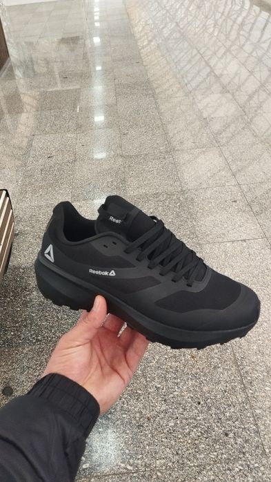 Krasofkalar bor Adidas Gore-tex va rebook