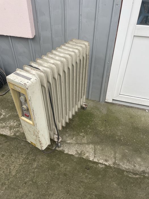 Vând calorifer ulei