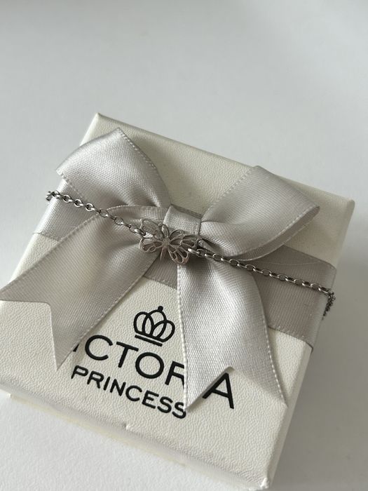 Сребърна гривна с пеперуда