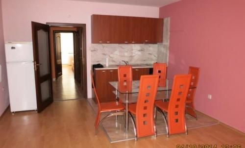 Дава се под наем Тристаен апартамент в Пловдив, Христо Смирненски - 112 кв.м за 450 € - Снимка #1