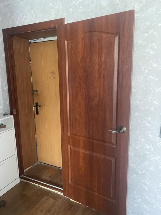 Продам межкомнатную дверь