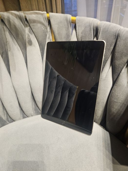 Vând iPad generația 5