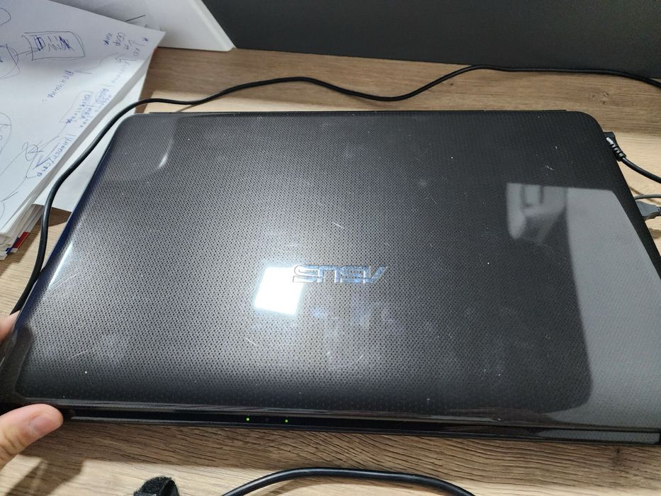 Ноутбук в рабочем состоянии (Intel Celeron, 2 ГБО ЗУ)