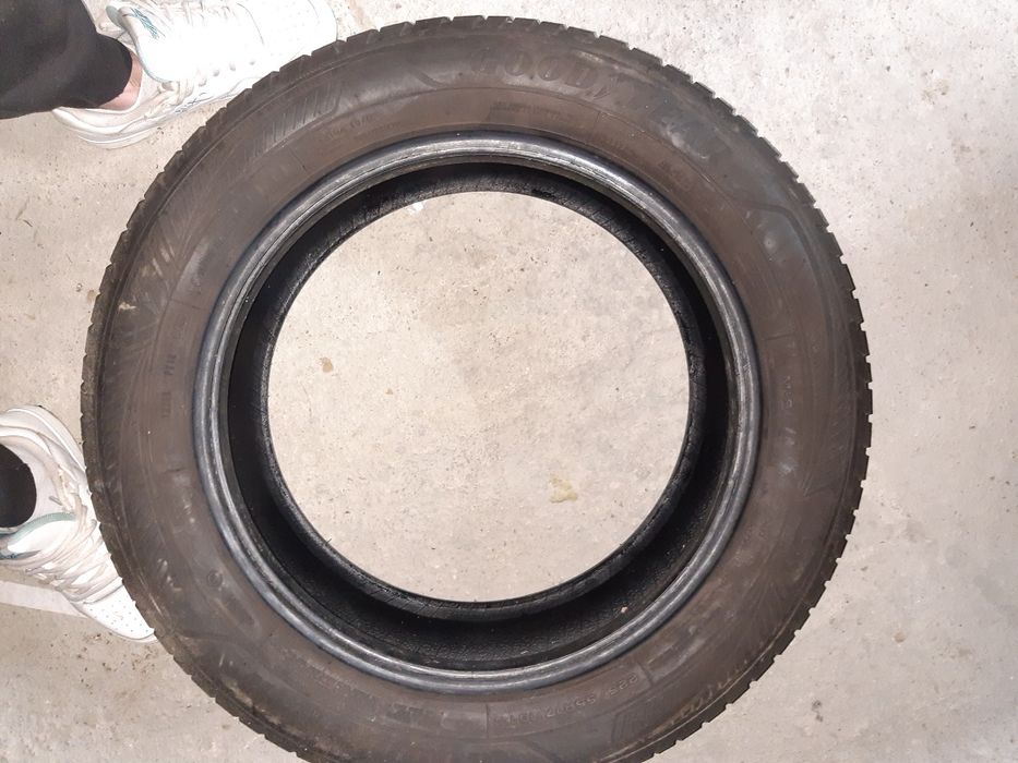 Vând anvelope m+s 225 55 r17