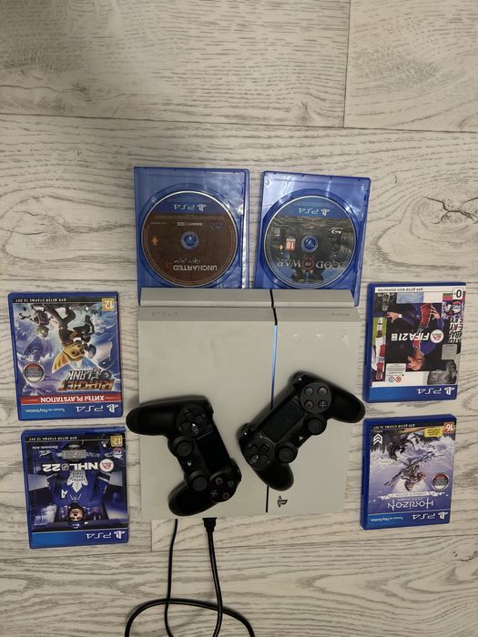 Playstation 4 белого цвета