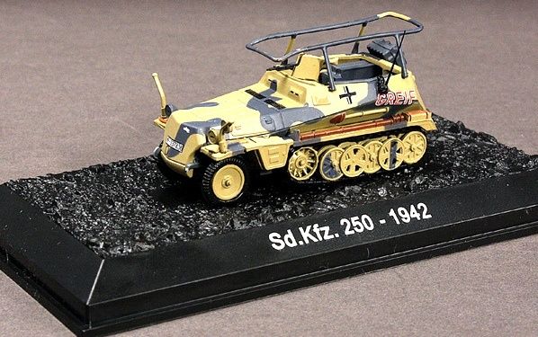 Colectie Machete Militare (23bucati) Scara 1:72 Fabricate de Amercom