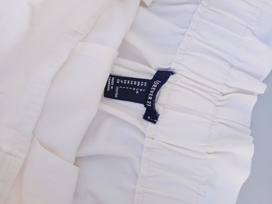 Pantaloni largi   .