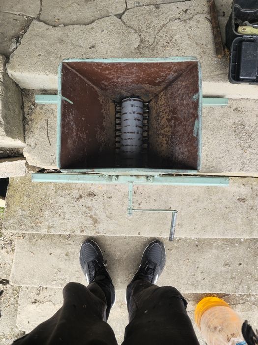 Продавам ръчна гроздомелачка