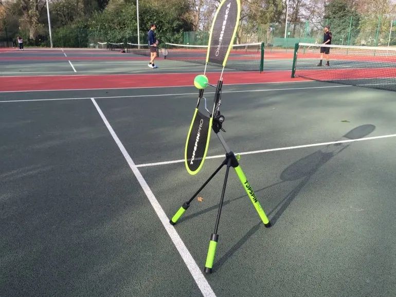 Topspin Pro – dispozitiv de antrenament pentru tenis