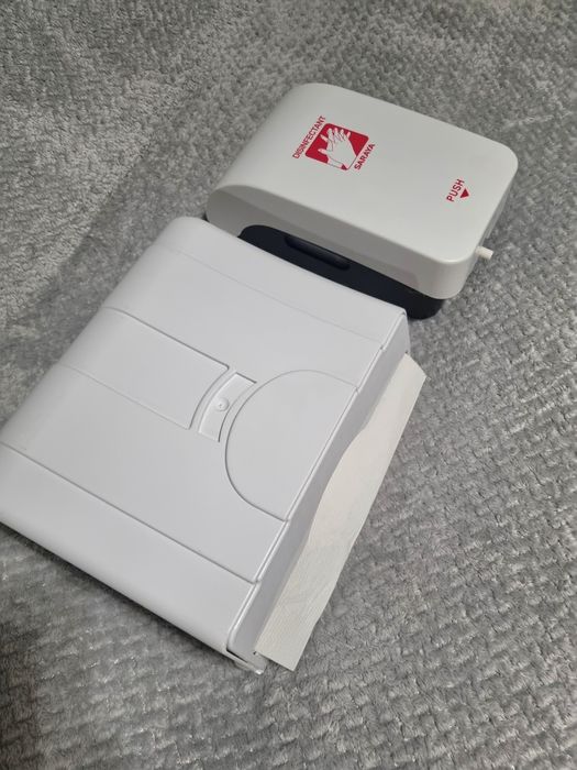 Продам. Диспенсер для бумажных полотенец/салфеток, настенный.