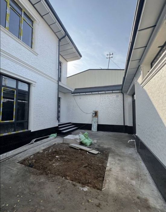 Komolon mahallada srochna uy sotiladi