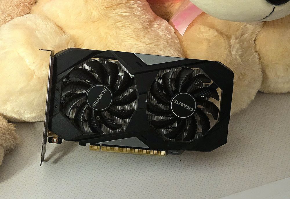 Se oferă spre vanzare placa video GTX 1650 4GB.