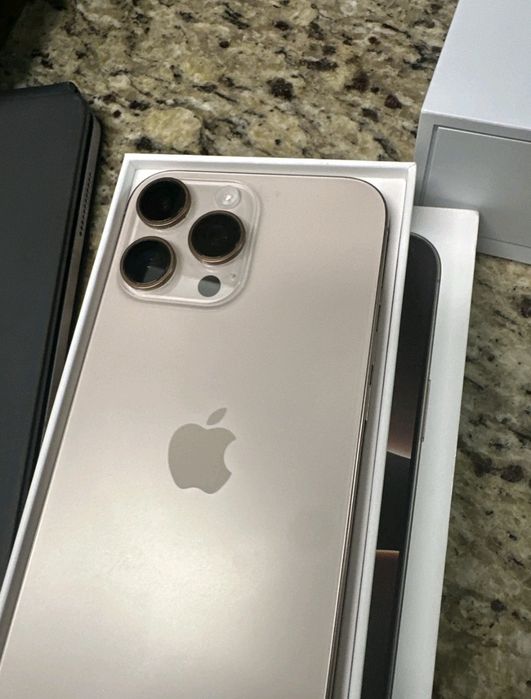 Apple iPhone 16 Pro Max(Золотой пустыня)