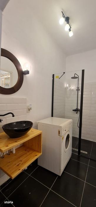 Vand apartament la casa , 2 camere , zona centrala