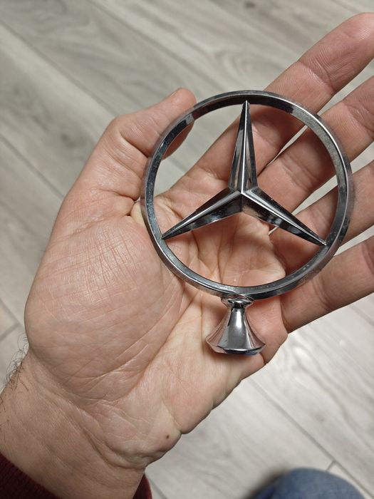 Vand embleme mercedes w115 w116 w114 și alte modele vechi din anii 70