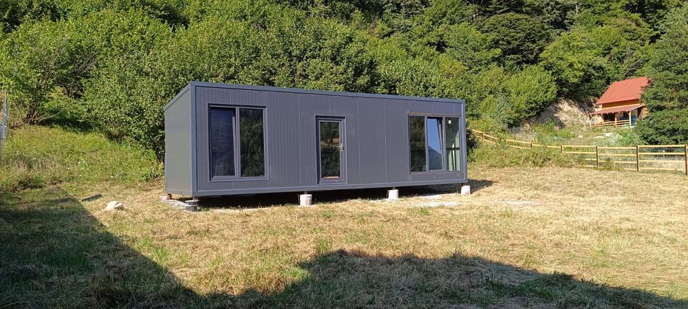 Panouri sandwich , suruburi si calote