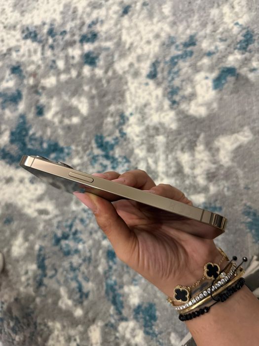 Vând IPhone 13 pro Gold