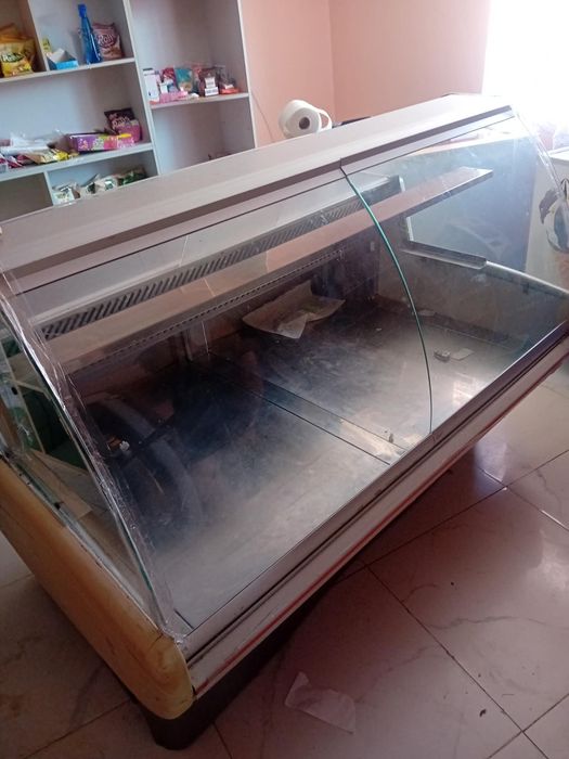 Vitrina verticala