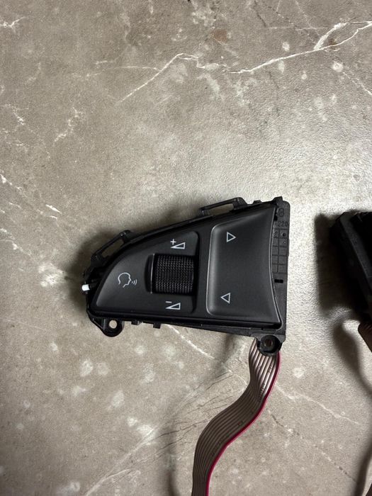 Оригинални бутони за мултиволан за Skoda/Шкода