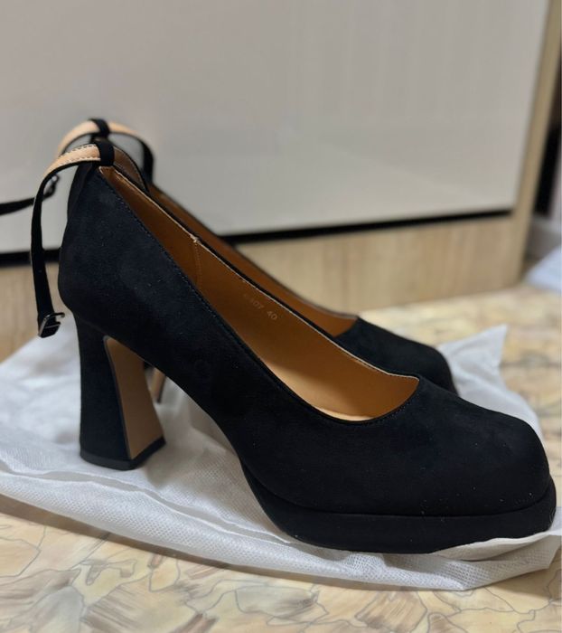 Туфли черные на каблуке