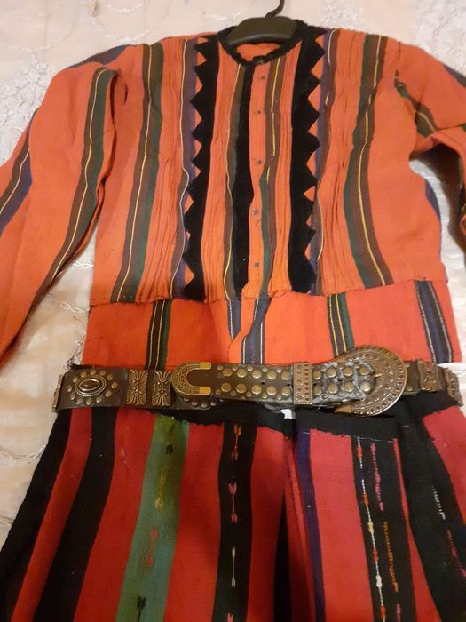 Дамски  ризи за носия,пищимал и елеци за  носия