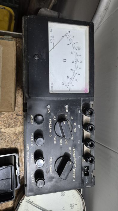 Советские измерительные приборы.