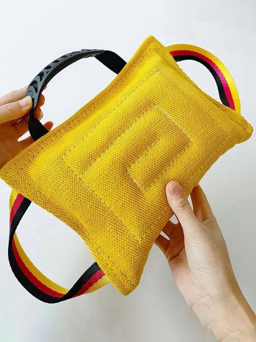 Игрушечные подушки для дрессировки собак.