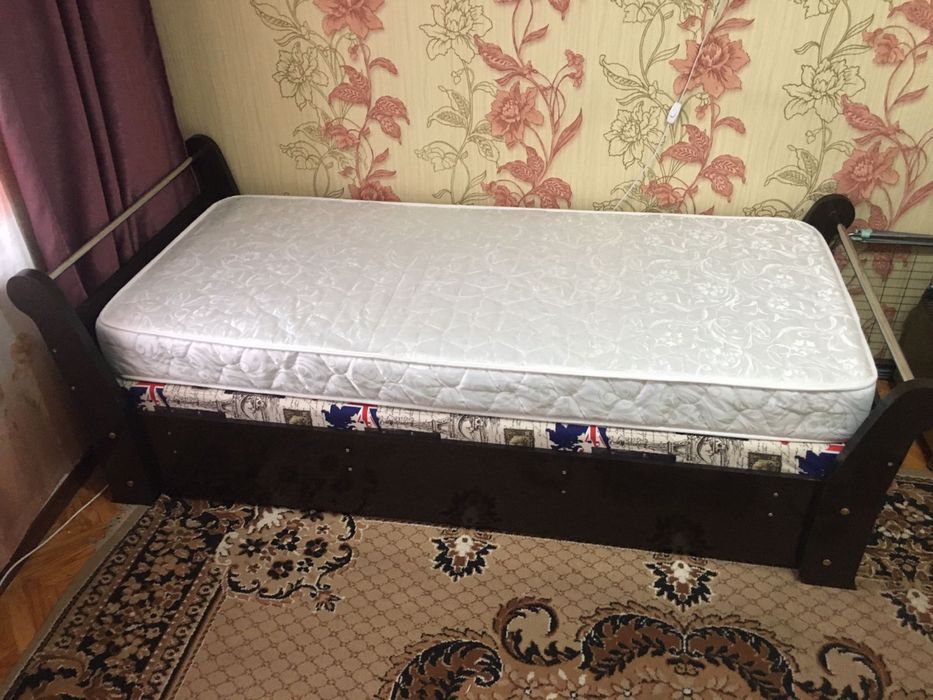 Кровать , матрас