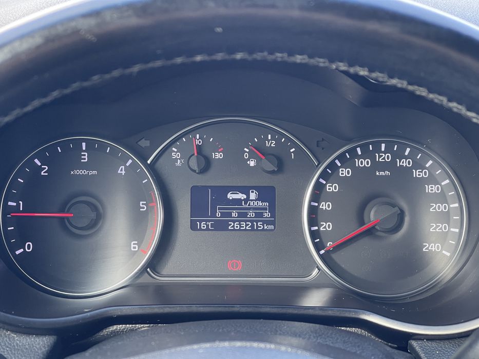 Vand  Kia carens URGENT