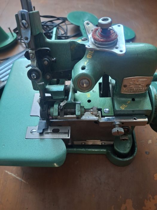 Продам оберлок. .