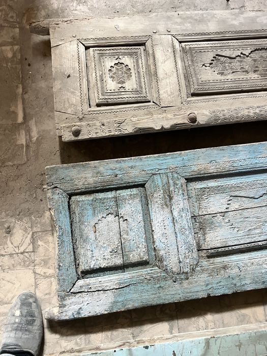 Кадимий эшиклар сотилади