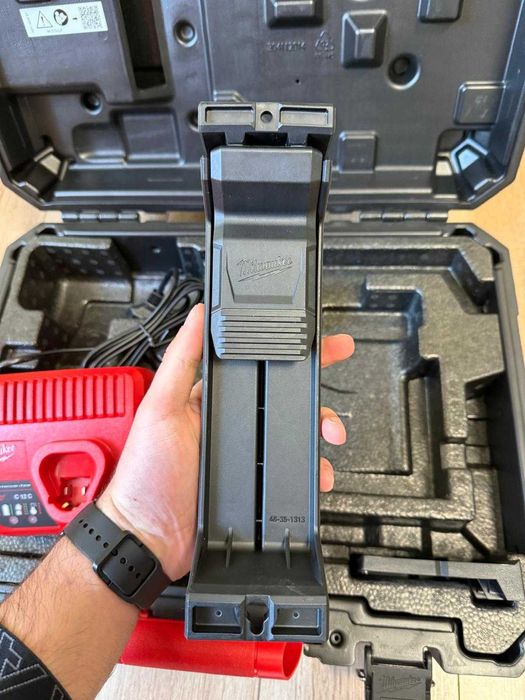 Nivela Laser Milwaukee M12 CLLP-301C