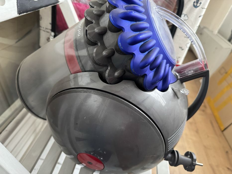 Продам пылесос dyson big bal