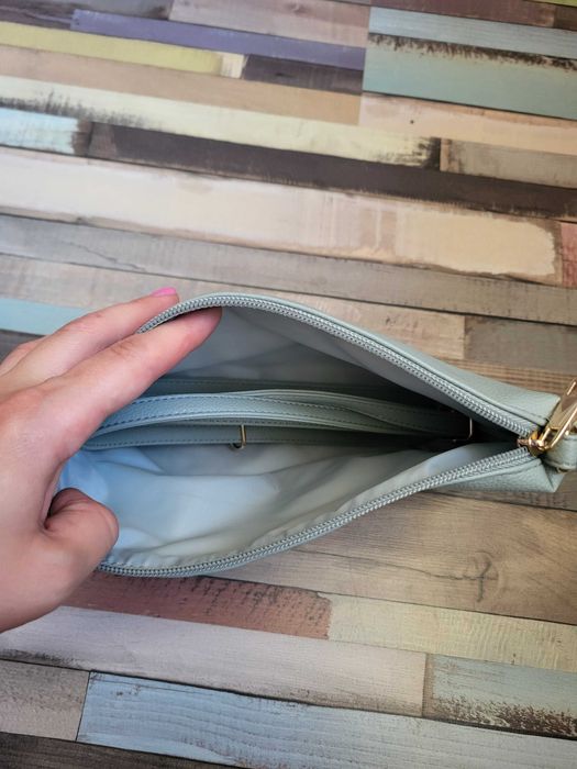 Продавам дамски чанти на цени от 8лв до 20лв