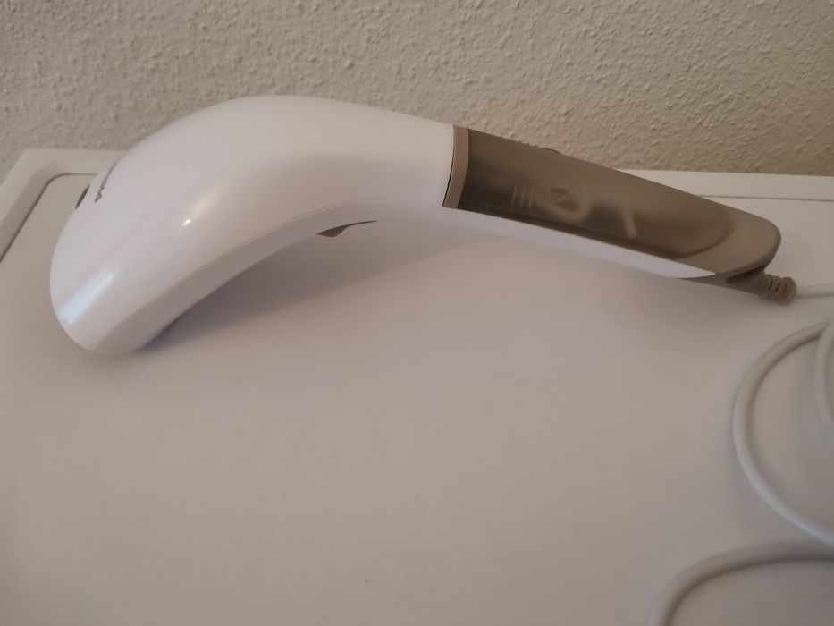 Fier de călcat vertical Philips.