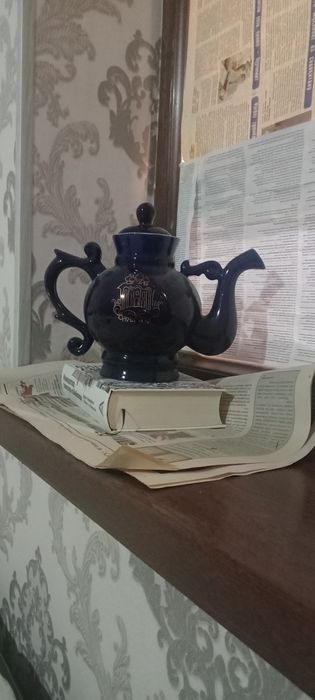 Продам 3 чайника фарфор высота 20см объем 2 литр воды  новый