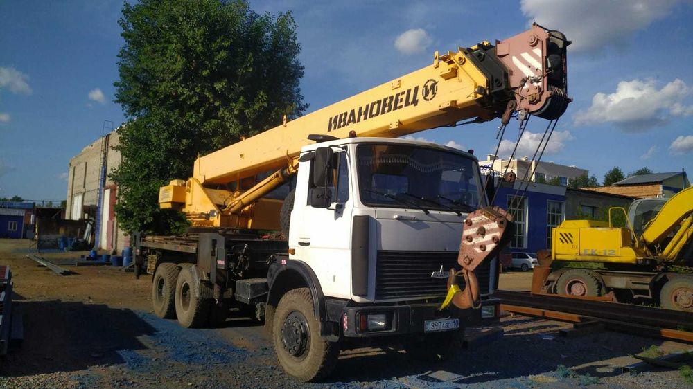 Автокран МАЗ Ивановец гр 25 тонн