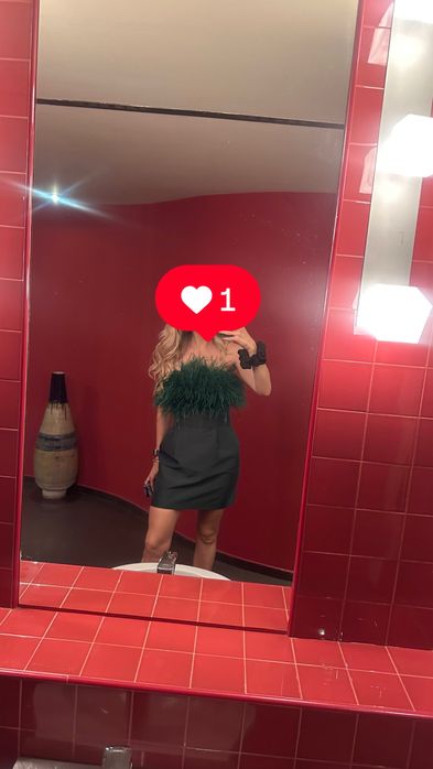 Зелена рокля с пера