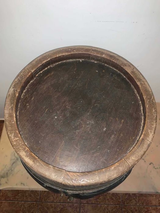 Bar cu rotile prelucrat din butoi de lemn