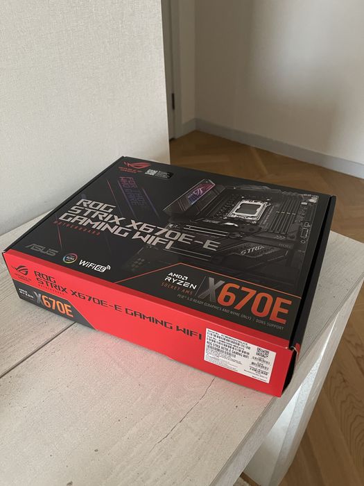 Материнская плата ASUS ROG STRIX X670E-E